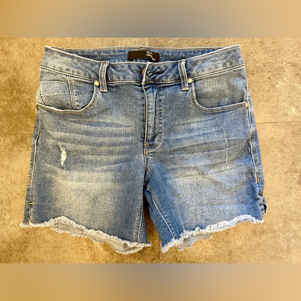1822 Denim Blue Jean Shorts with Distressed Frayed Hem - Picture 1 of 5